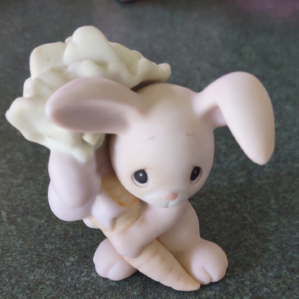 Vintage Precious Moments Cream Bunny with Carrot Figurine - Picture 5 of 6